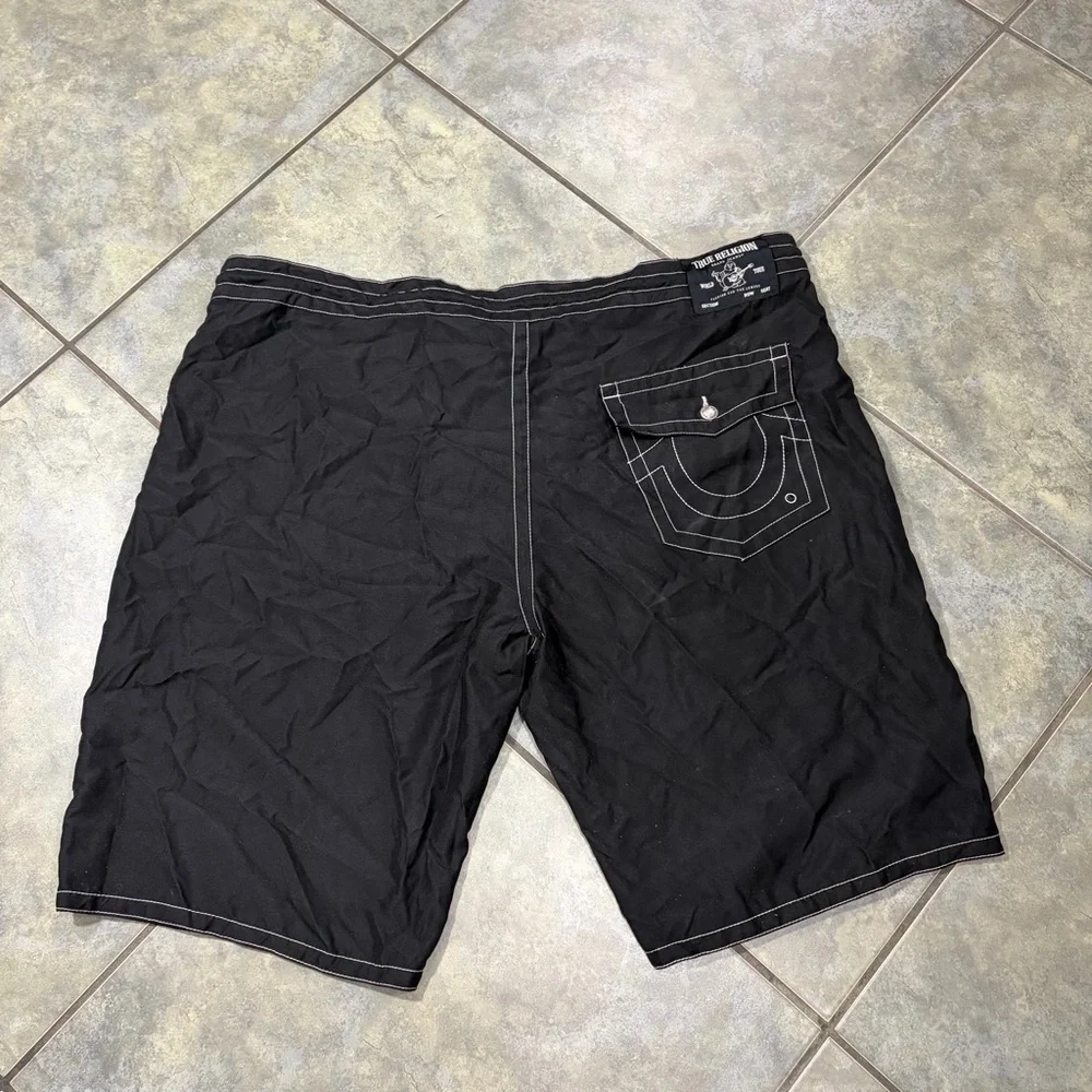 True Religion Men’s Board Shorts Swim Trunks Size 42 Black Swimwear Beach Y2K
